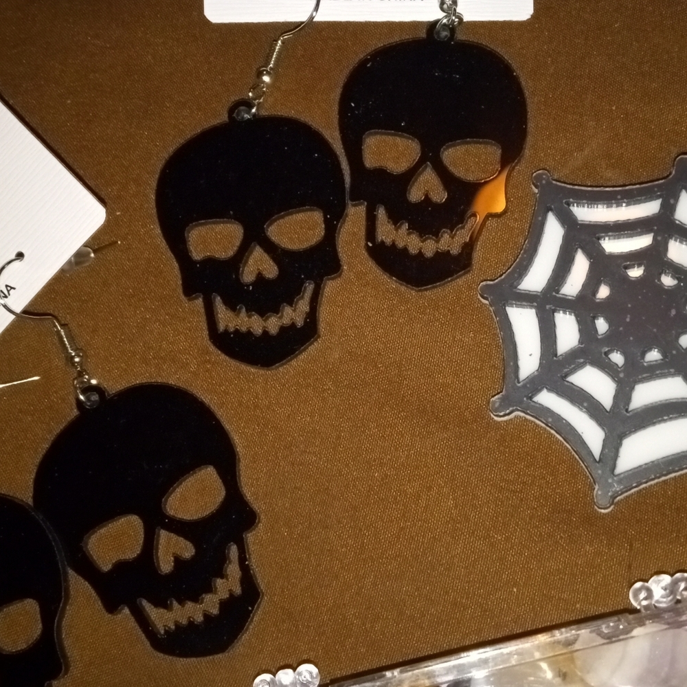 Skull earrings